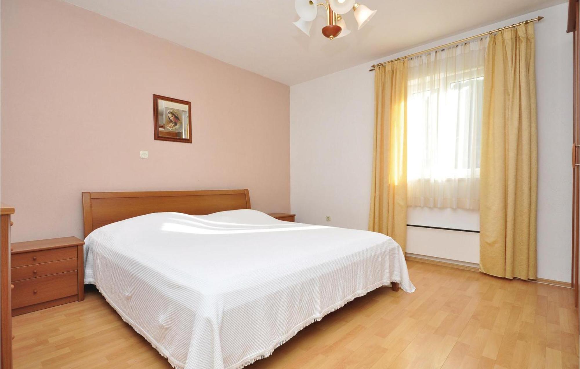 3 Bedroom Awesome Apartment In Pucisca Exteriér fotografie