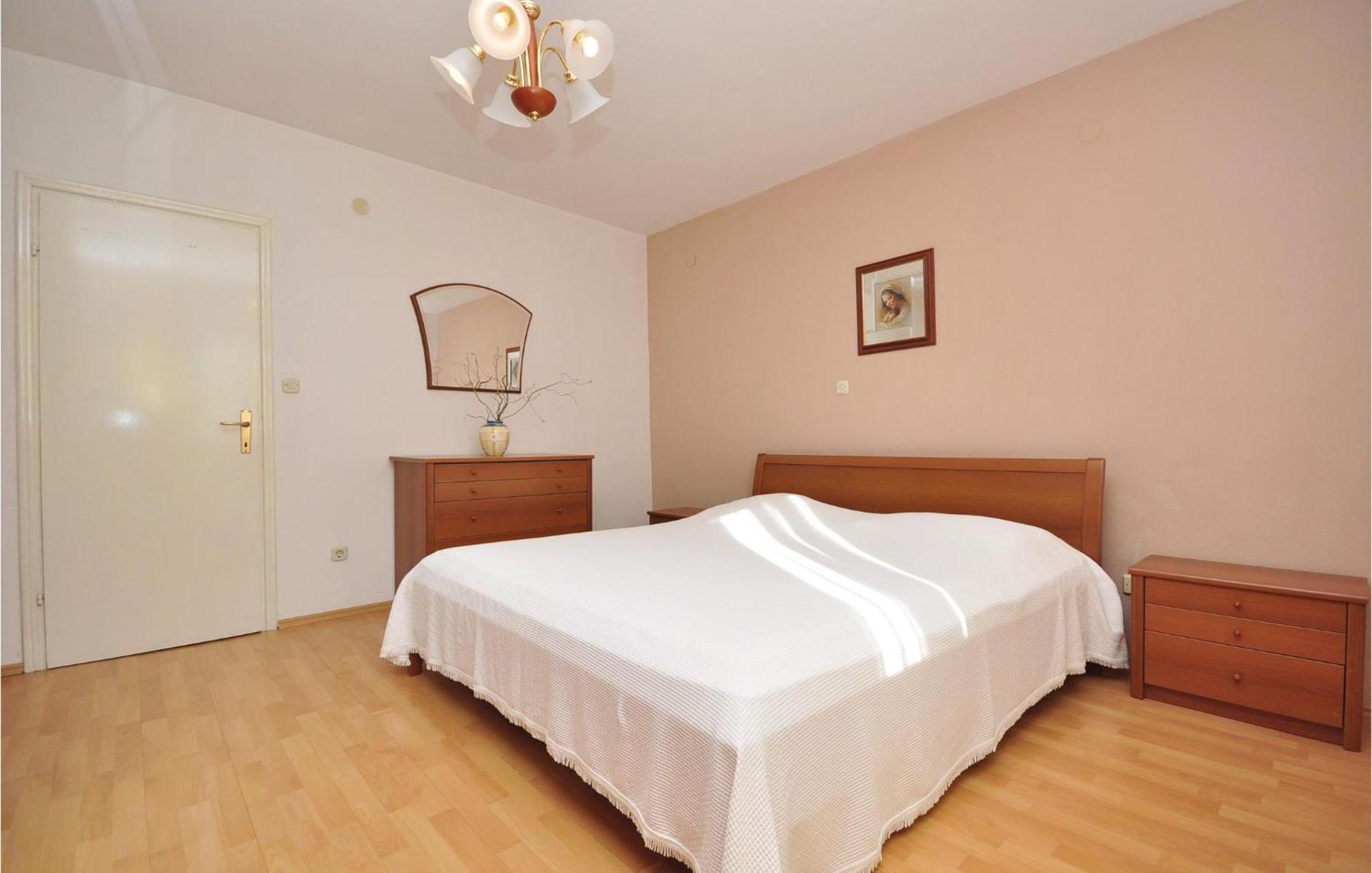 3 Bedroom Awesome Apartment In Pucisca Exteriér fotografie